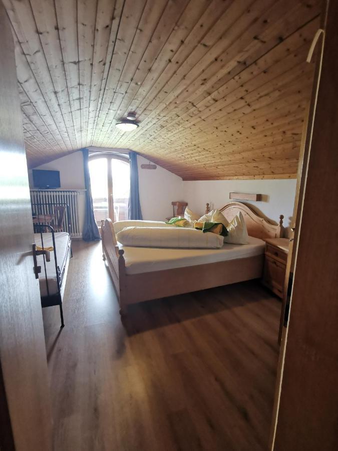 Hotel Garni Austermayer Traunreut Exteriör bild